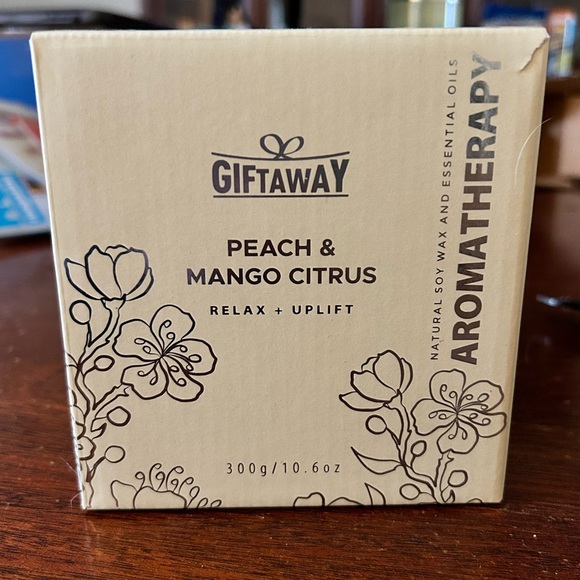 NWT GiftAway Wood Wick Peach Mango Fruity Citrus Candle 10 ounces - Picture 2 of 5